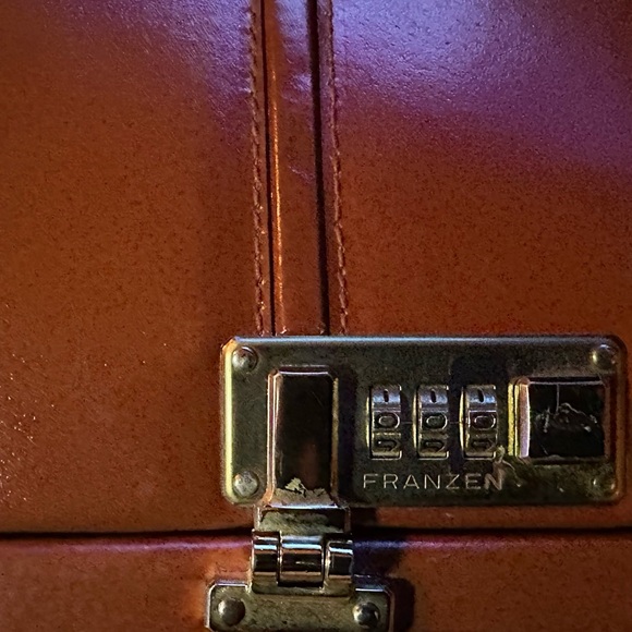 Classic Vintage Leather Briefcase EUC - Picture 8 of 8